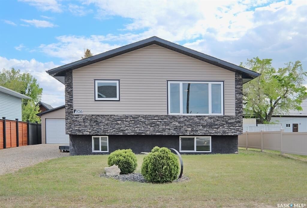 Photo de la propriété:  106 8th Avenue W  SK S0K 0M0 