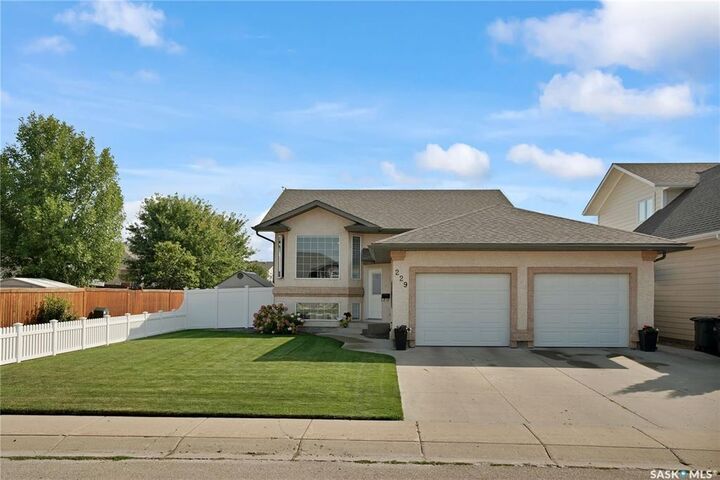 Property Photo:  229 Lakeridge Drive  SK S0K 0A1 