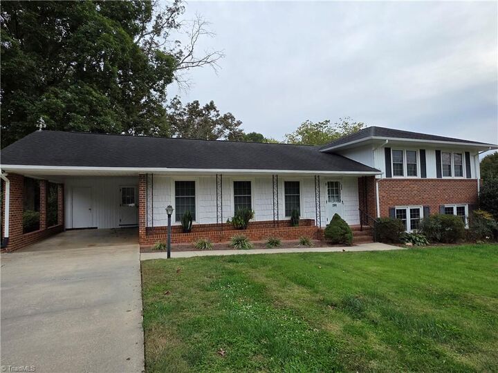 Property Photo:  280 Brittany Road  NC 27045 