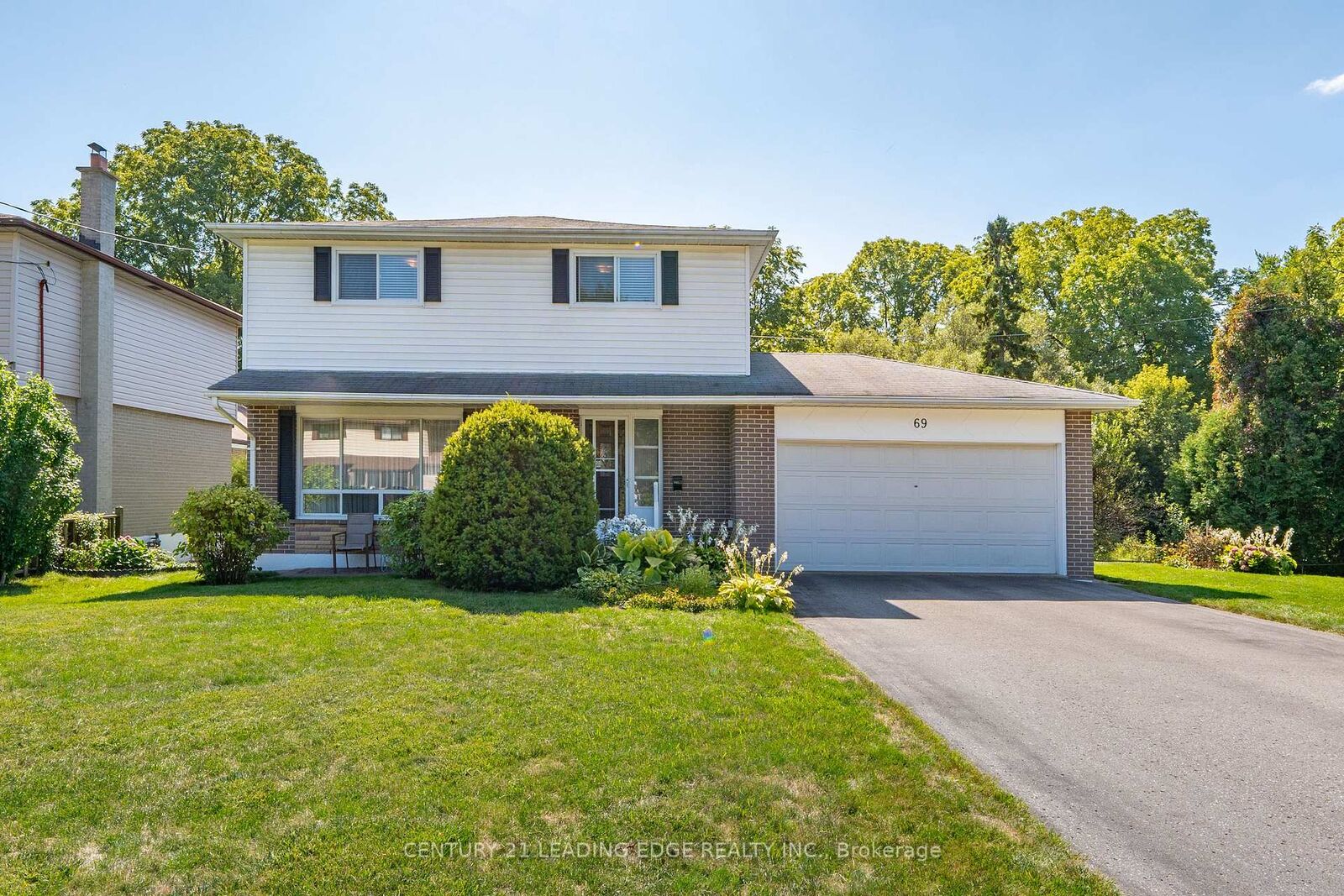 Property Photo:  69 East Willow Gate  ON M1C 2M7