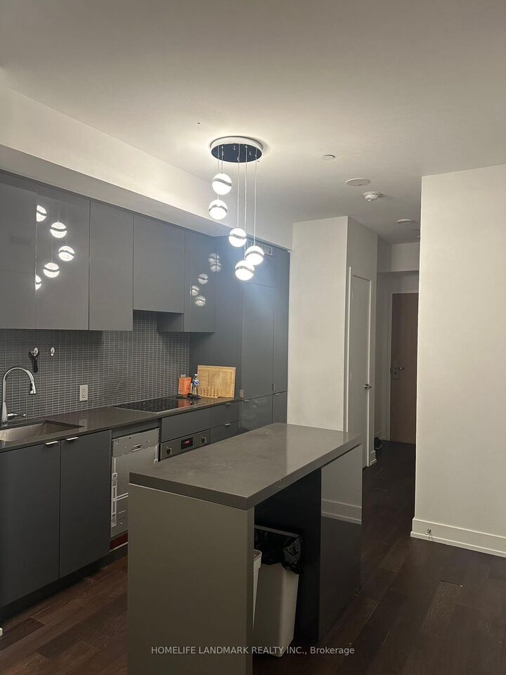 Property Photo: 7 Grenville Street 2701 ON M4Y 1A1