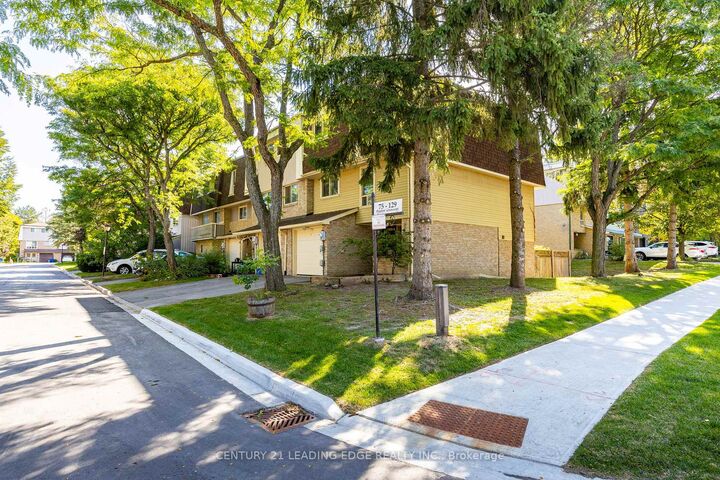 129 Poplar Crescent  Aurora ON L4G 3M4 photo