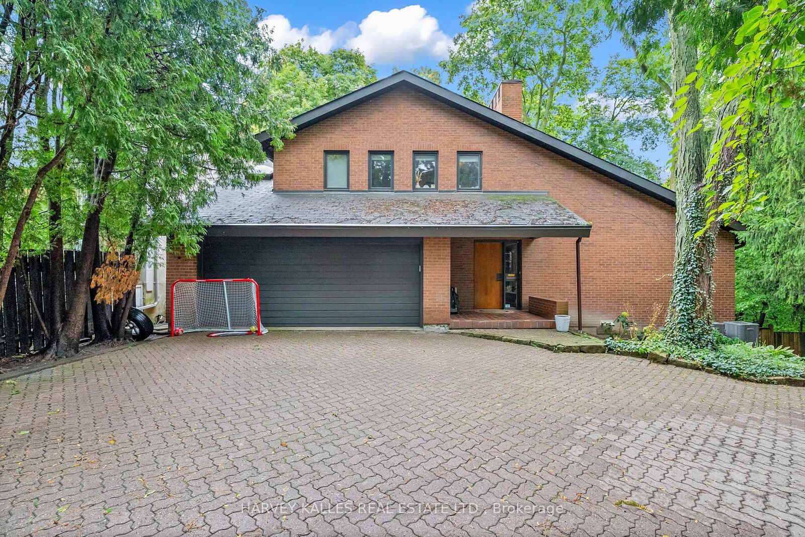 Property Photo:  138 Rosewell Avenue  ON M4R 2A4 