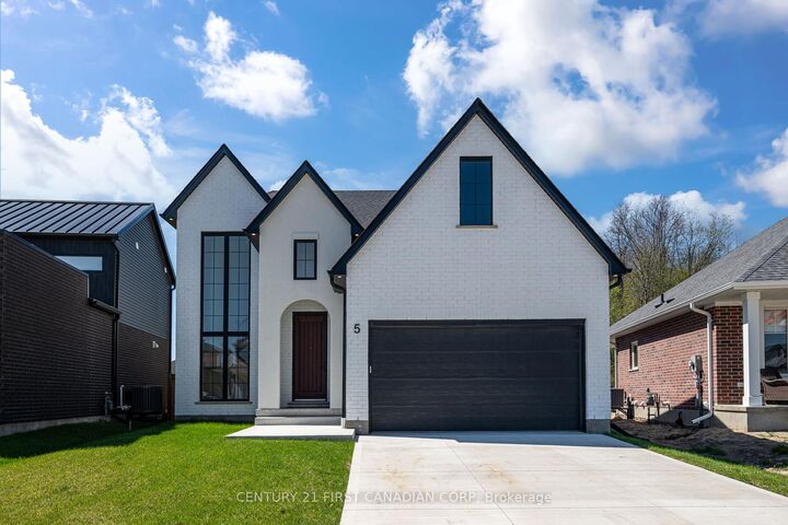 Property Photo: 5 Hartland Circle ON N5R 0P2