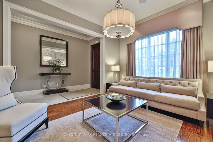 Property Photo:  62 Heath Street W  ON M4V 1T4 