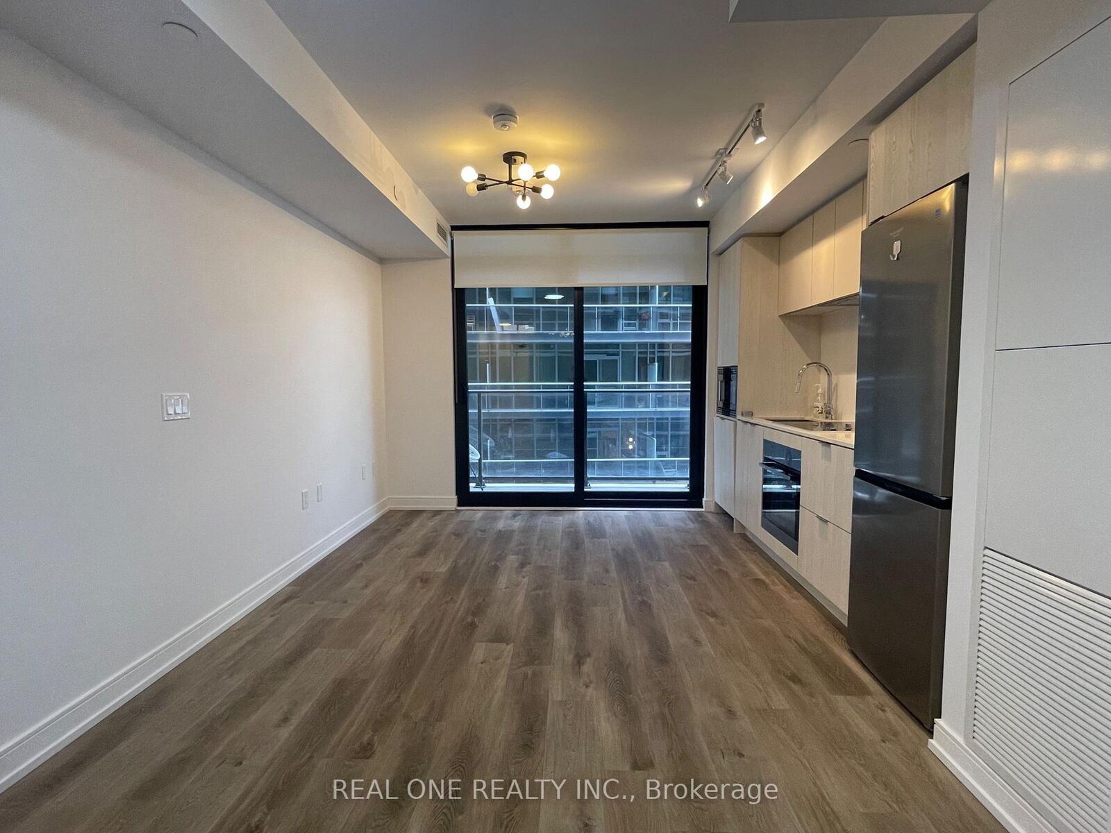Property Photo:  1 Jarvis Street 820  ON L8R 0A8 