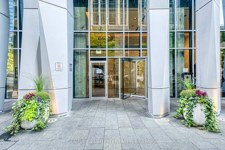 Photo de la propriété:  1 Yorkville Avenue 3603  ON M4W 0B1 