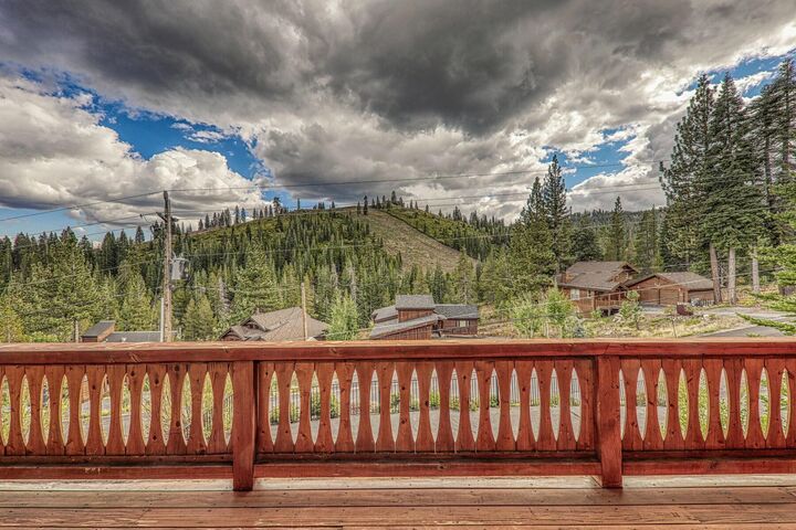 Property Photo: 16152 Skislope Way CA 96161