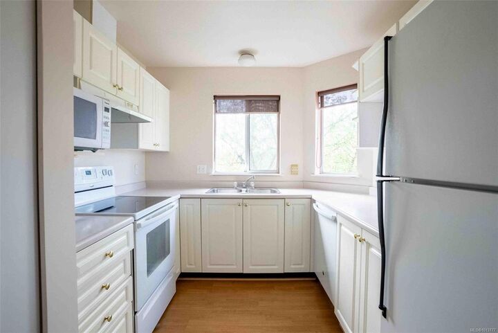 Property Photo:  2511 Quadra St 305  BC V8T 4E1 