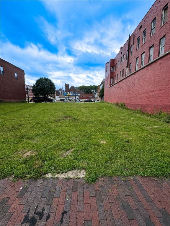 Property Photo:  235 - 237 E 8th Avenue  PA 15120 