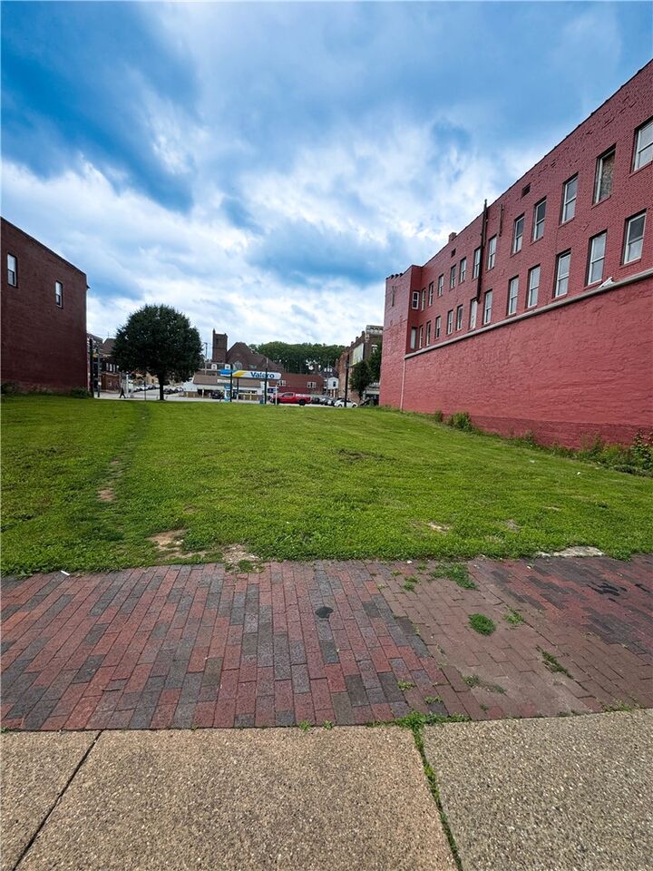 Property Photo:  235 - 237 E 8th Avenue  PA 15120 