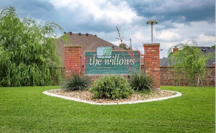 Property Photo: 2110 Lakeview Loop TX 76543
