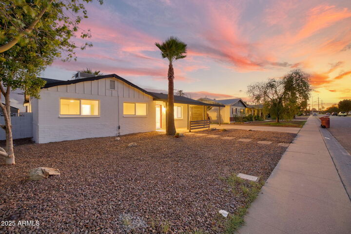 Property Photo: 6725 E Moreland Street AZ 85257