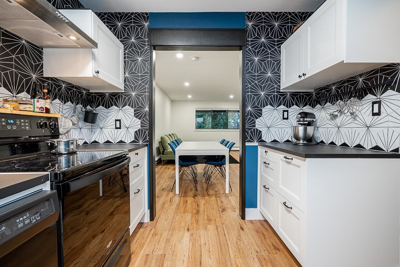 Property Photo:  1561 Vidal Street 301  BC V4B 5A7 