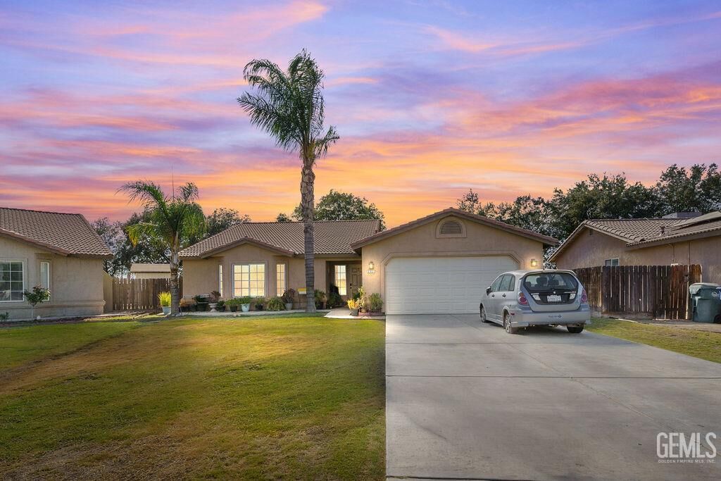 Property Photo:  2321 Corte Torrez  CA 93215 