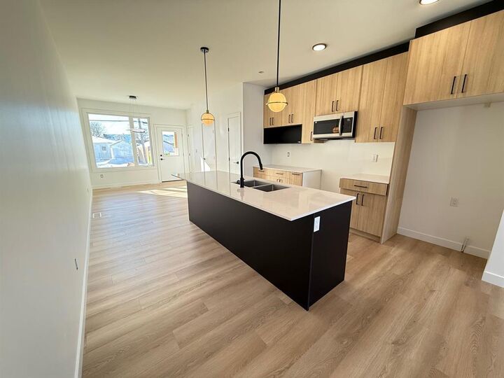 Property Photo:  1992 Ross Avenue West  MB R2R 0E8 