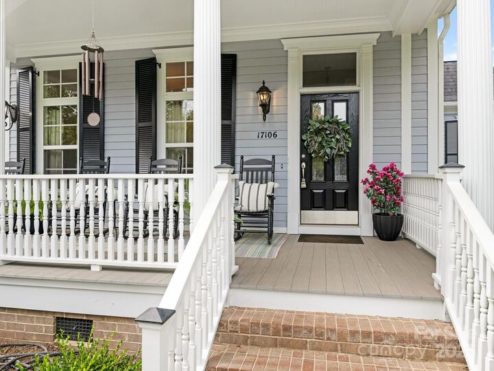 Property Photo: 17106 Hedgerow Park Road NC 28277