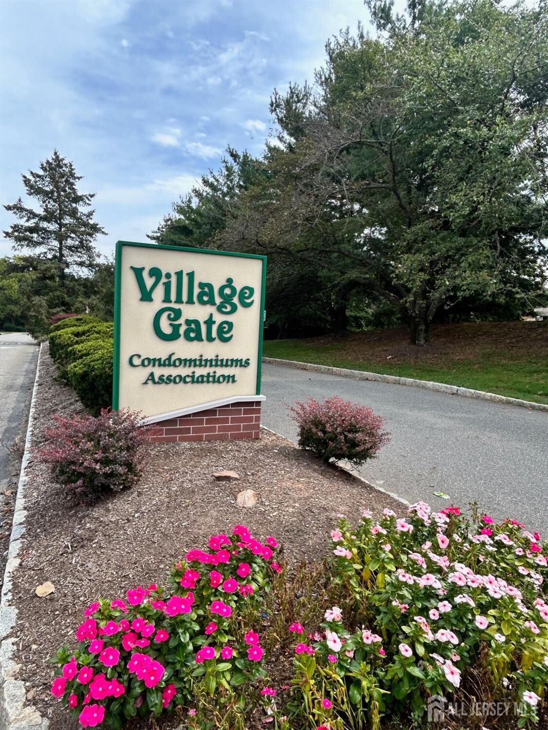 Property Photo:  75 Kelly Drive  NJ 08820 