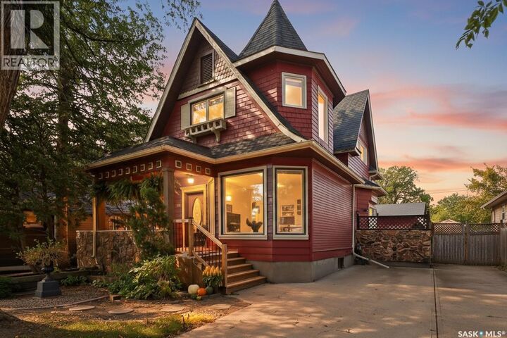 1086 5th Avenue NW  Moose Jaw SK S6H 3Y4 photo