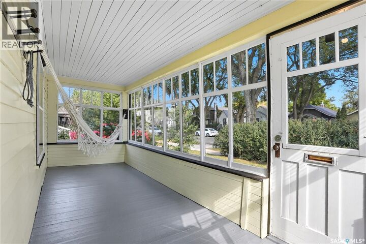 Property Photo:  1111 C Avenue N  SK S7L 1K3 