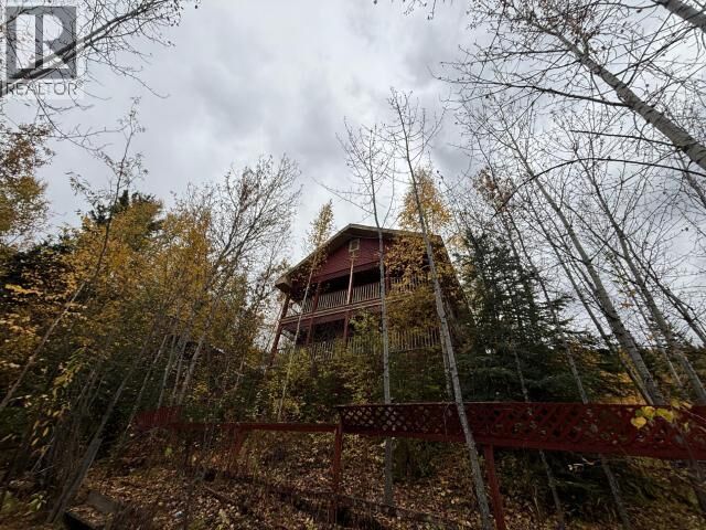 Photo de la propriété:  1217 7th Avenue  YT Y0B 1G0 