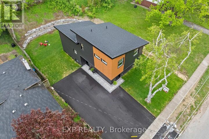 Photo de la propriété:  168 Berczy Street  ON L4M 3R6 