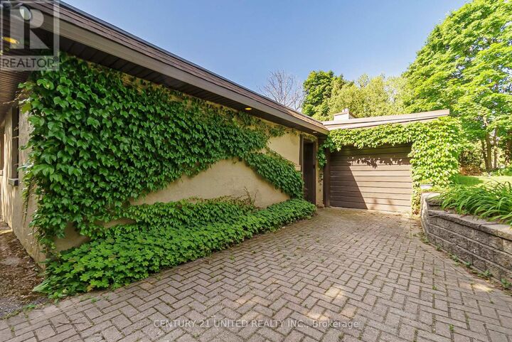 Property Photo:  44 Moorecraig Road  ON K9J 6V7 