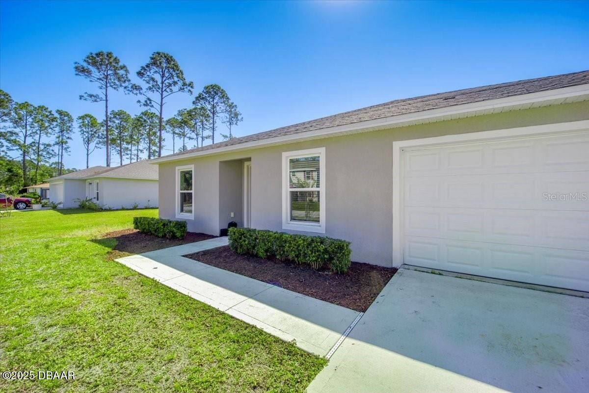 Property Photo: 10 Post Oak Lane FL 32164