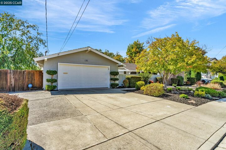 Property Photo: 9483 Olympia Fields Dr CA 94583