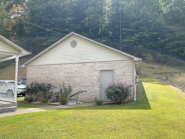 Property Photo: 447 Big Elk Road KY 41203
