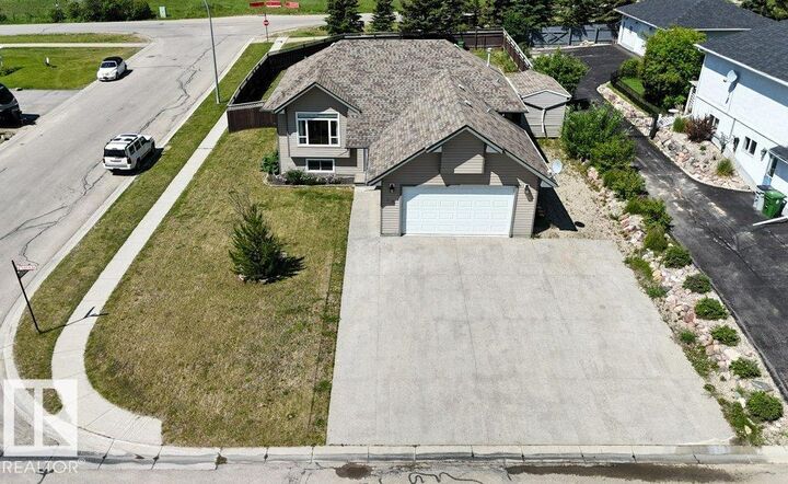 Property Photo:  916 62A Street  AB T7E 1Y6 