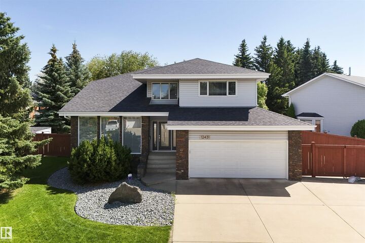 12431 29A Avenue NW  Edmonton AB T6J 6C8 photo