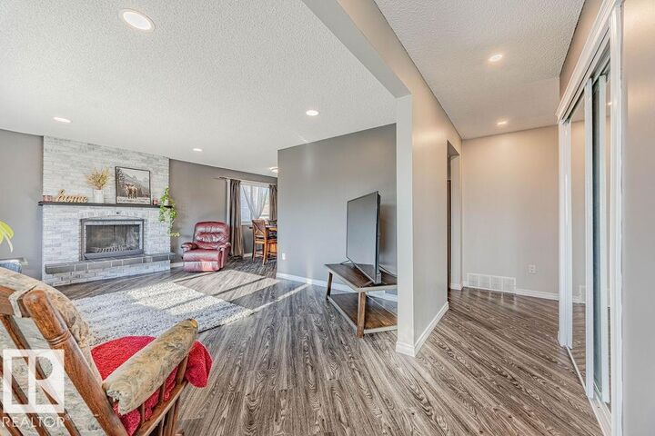 Property Photo:  8542 10 Avenue NW  AB T6K 1X1 