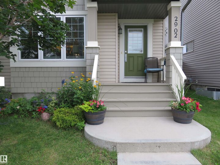 2902 Maple Way NW  Edmonton AB T6T 0T4 photo