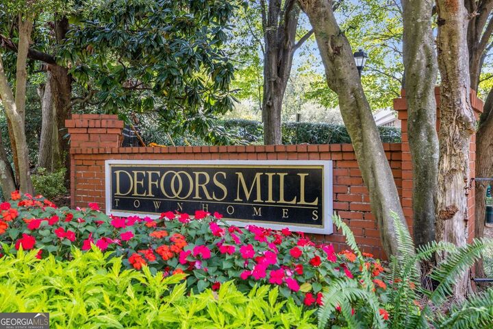 Property Photo:  801 Defoors Mill Circle NW  GA 30318 