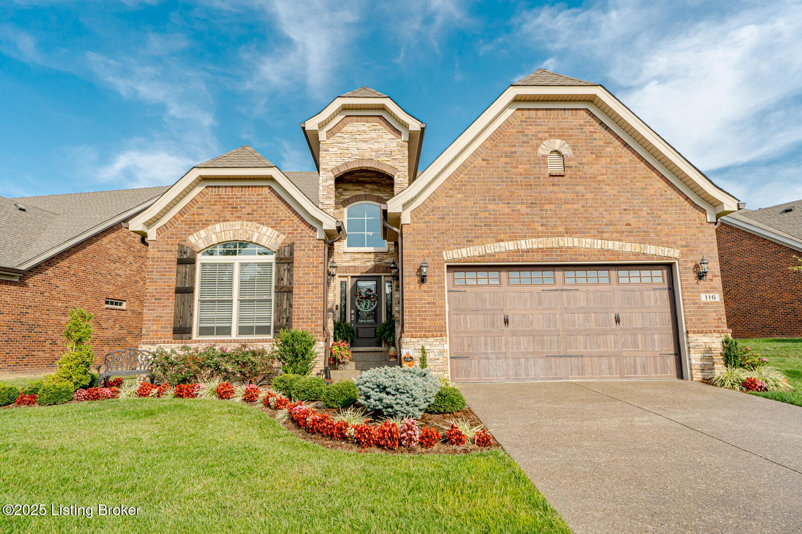 Property Photo: 116 Pembridge Ct KY 40245