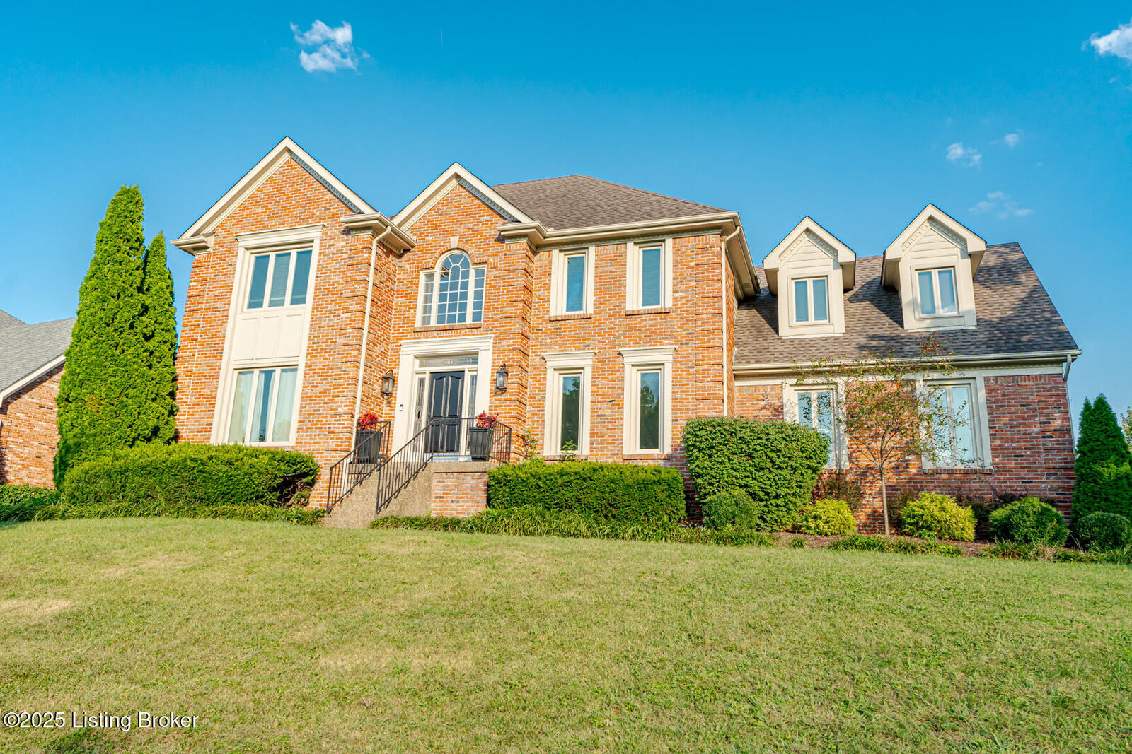 Property Photo:  838 Lake Forest Pkwy  KY 40245 