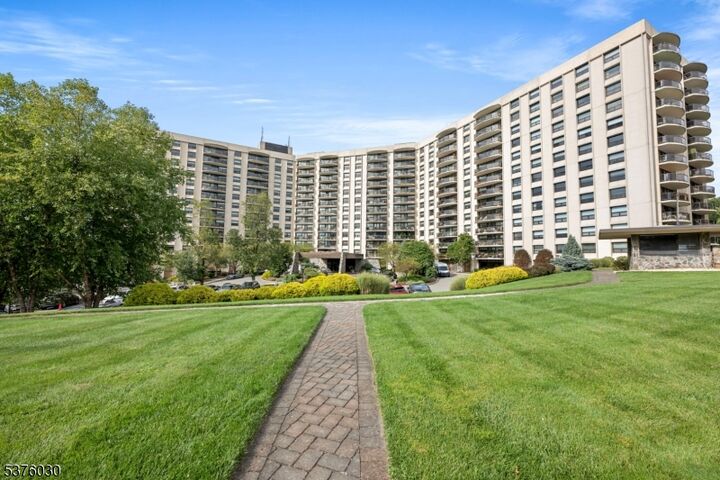 2 Claridge Dr 10ew  Verona Twp. NJ 07044 photo