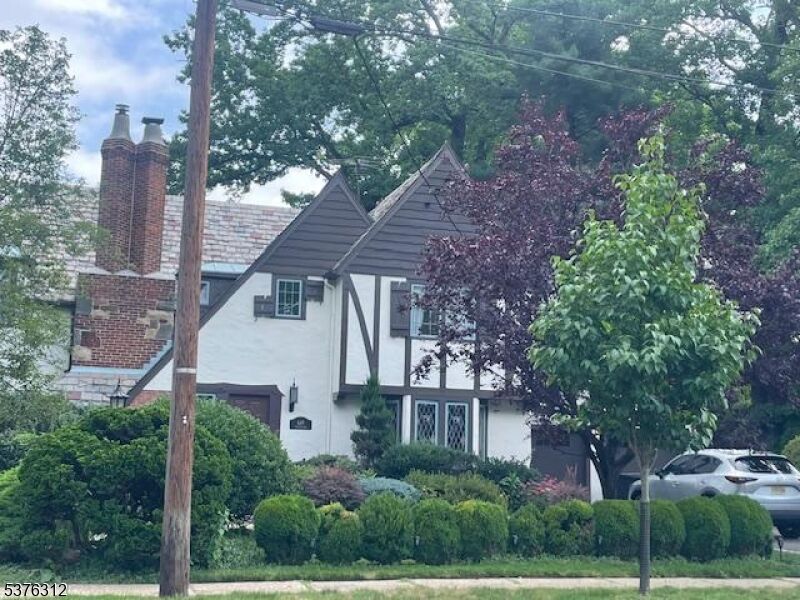 Property Photo: 689 Shadowlawn Dr NJ 07090