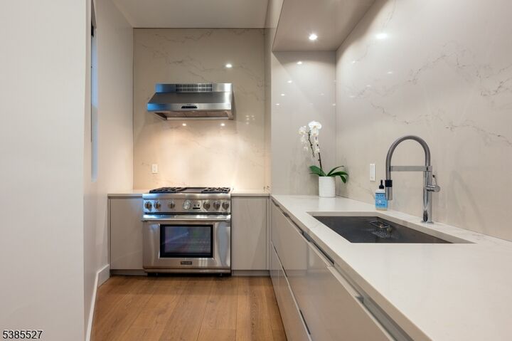 Property Photo:  267 Grove St 1R  NJ 07302 