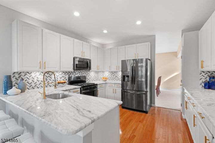 Property Photo:  44 Loft Dr  NJ 08836 