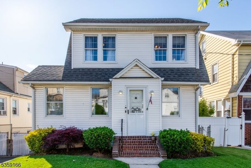 Property Photo:  39 Roosevelt St  NJ 07031 
