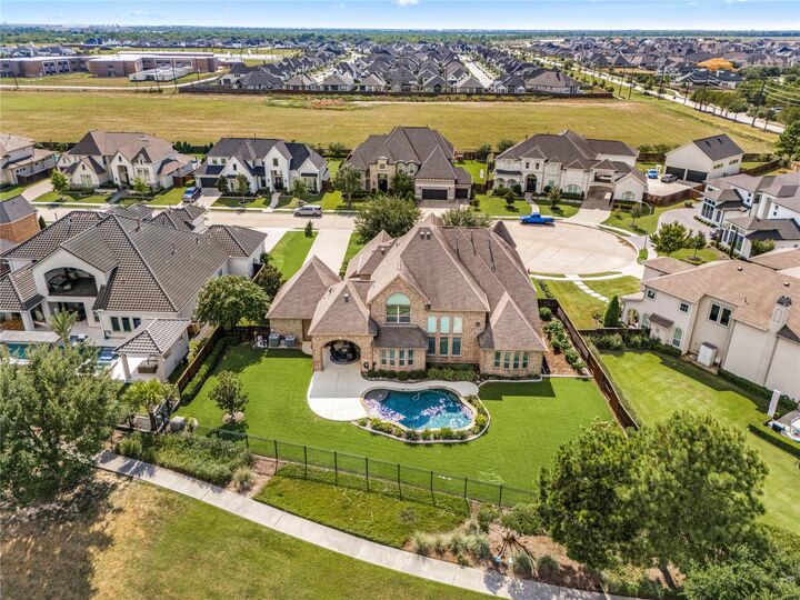Property Photo:  2410 Legends Way  TX 77493
