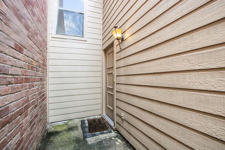 Property Photo: 952 Memorial Village Drive 82 TX 77024