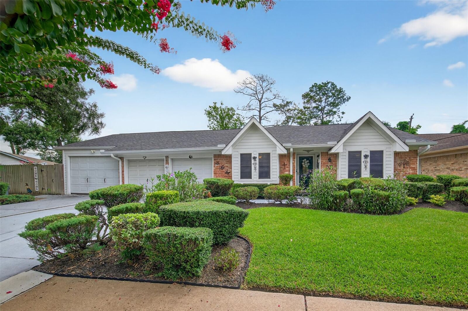 Property Photo:  331 Haymarket Lane  TX 77015 