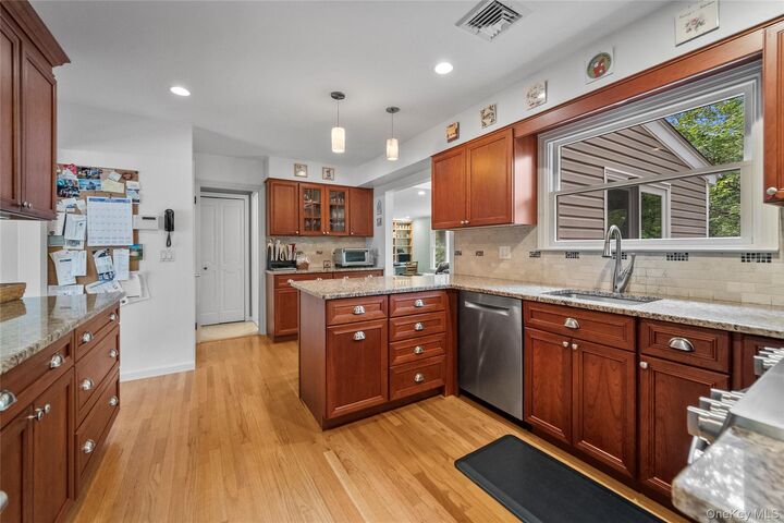 Property Photo:  33 Sammis Lane  NY 10605 