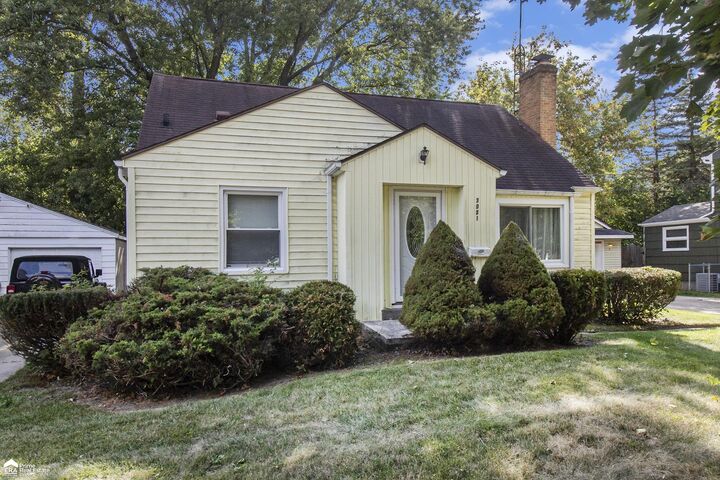 Property Photo:  3021 Clement Street  MI 48504-2981 