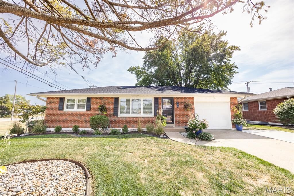 Property Photo:  106 W Cascade Drive  IL 62236 