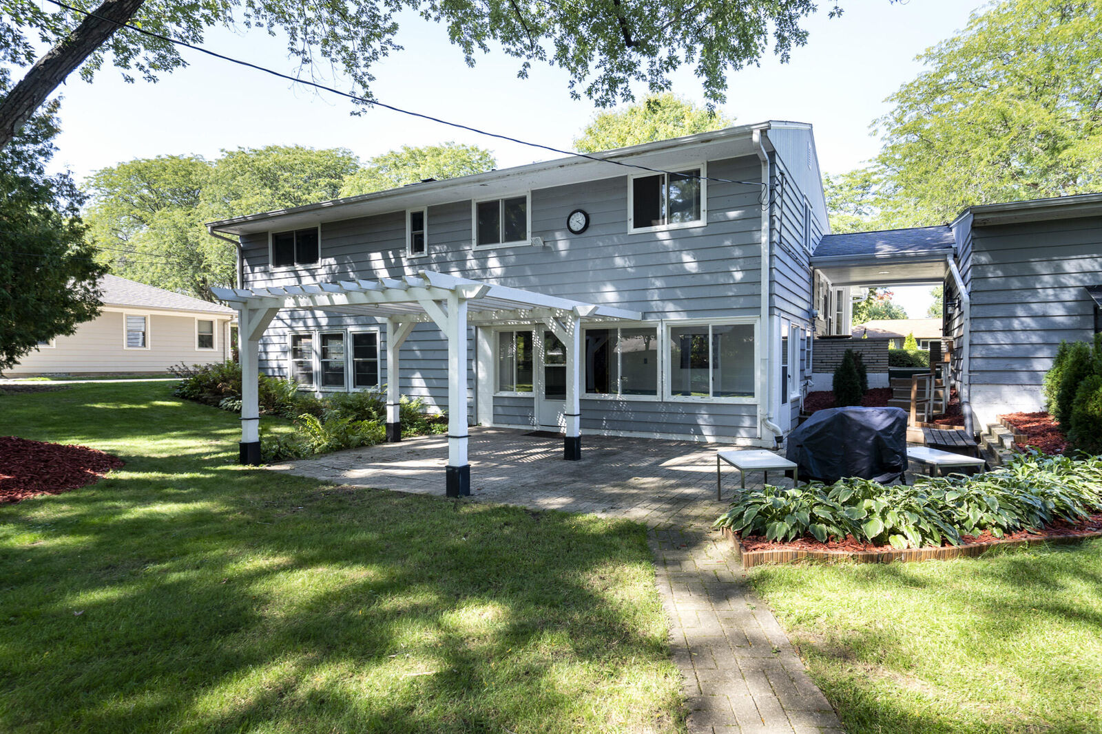 Property Photo: 1037 Windsor Dr WI 53186