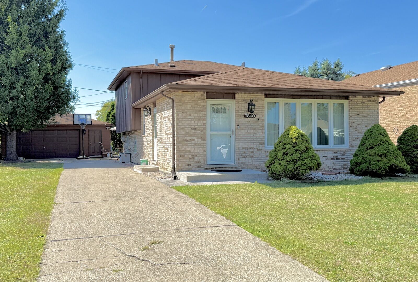 Property Photo: 7840 Leclaire Avenue S IL 60459